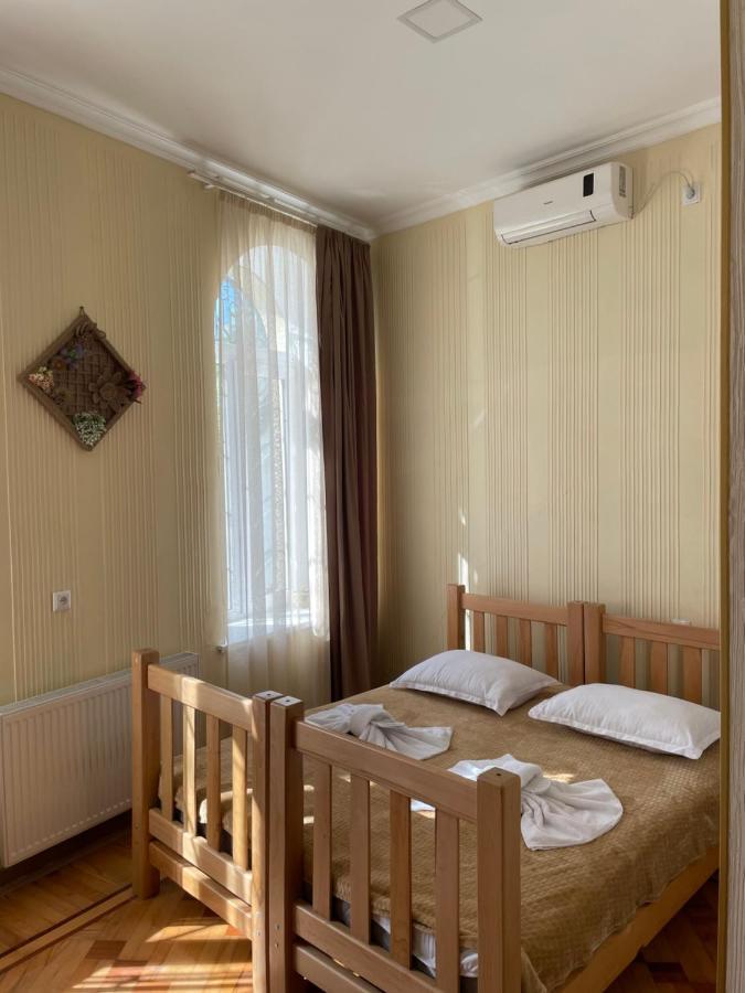 1870 Hotel Koetaisi Buitenkant foto