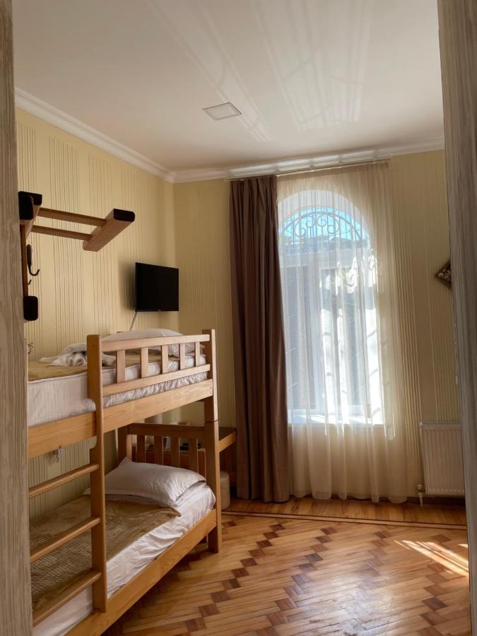 1870 Hotel Koetaisi Buitenkant foto