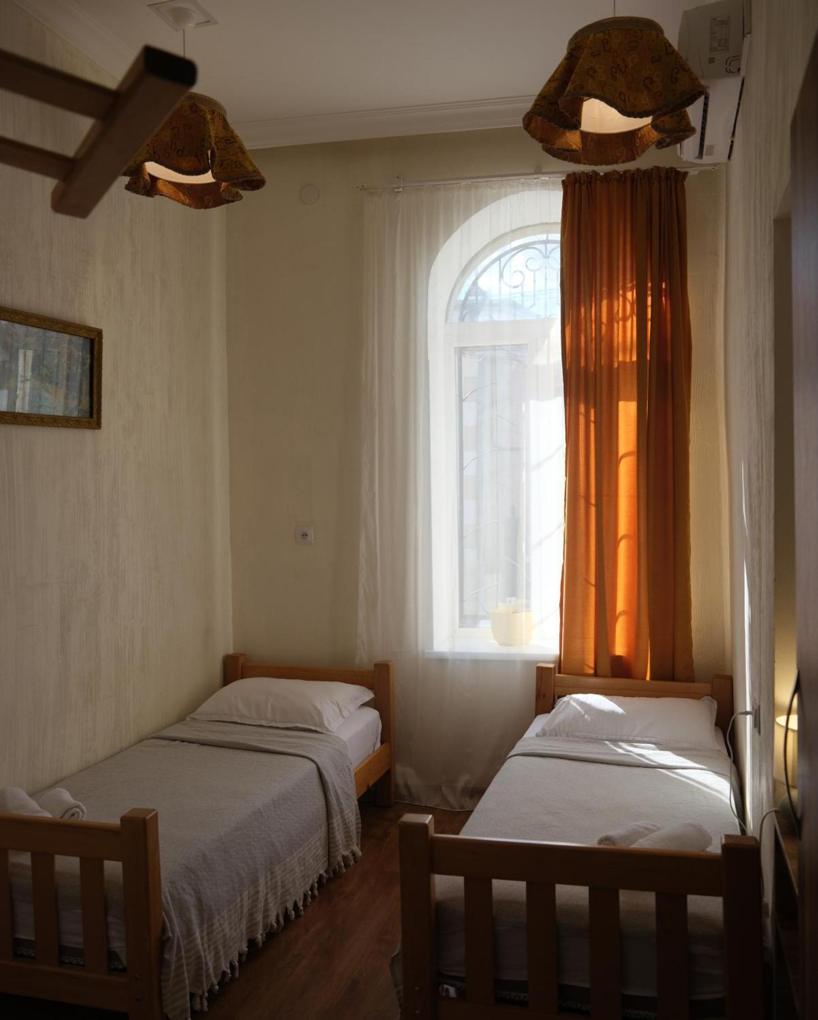 1870 Hotel Koetaisi Buitenkant foto
