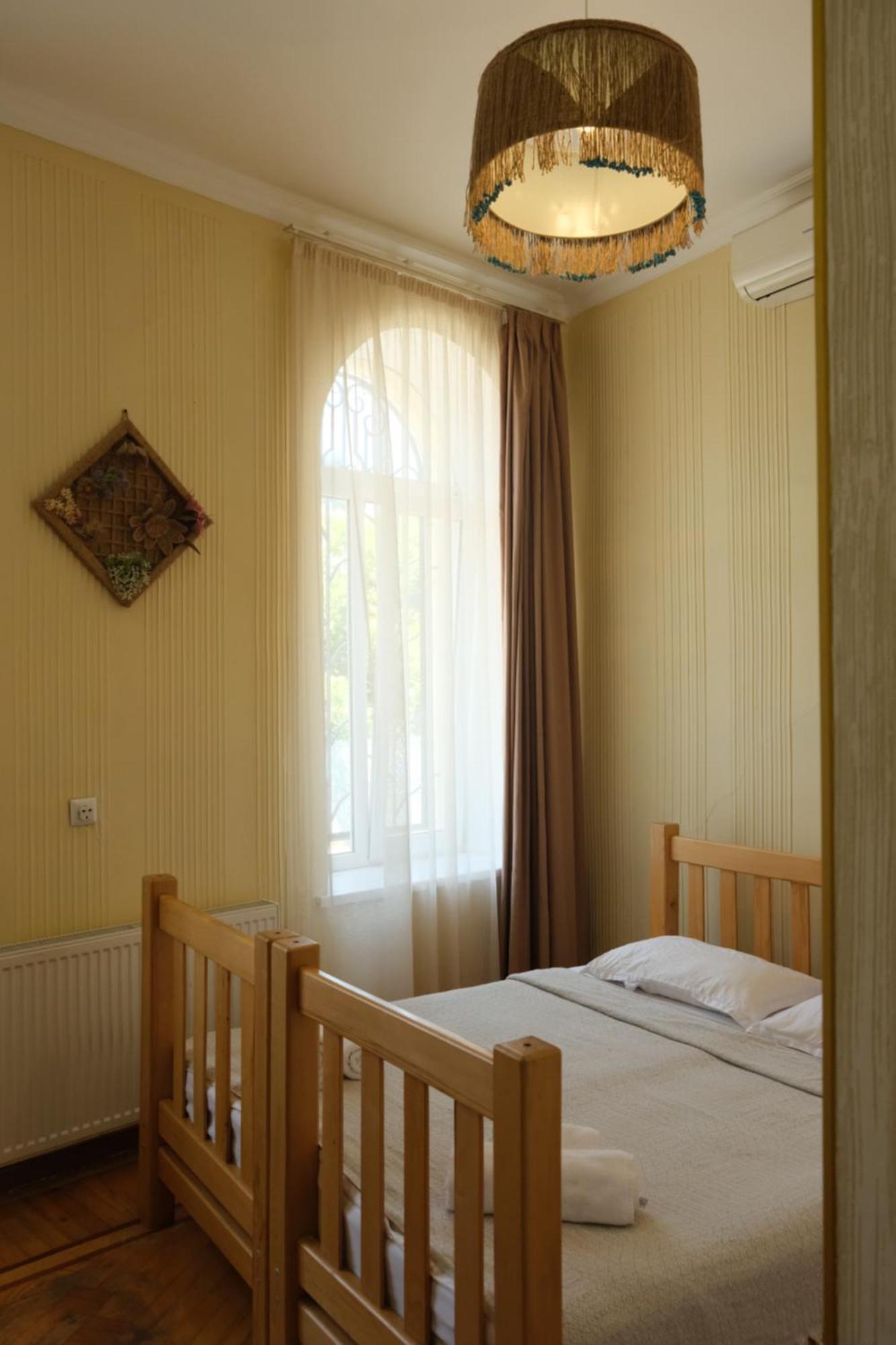1870 Hotel Koetaisi Buitenkant foto